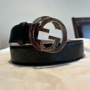 Black Gucci belt